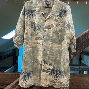 Short sleeve button up beach lightweight shirt